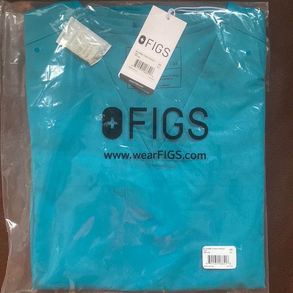 Figs Casma Three-Pocket Scrub Top NWT